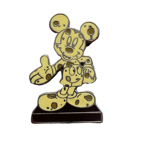 Mickey Mouse Big Cheese Trade Pin - Picture 1 of 7